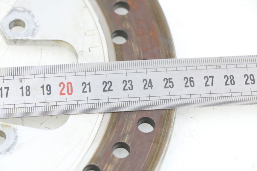 photo de DISCO FRENO POSTERIORE HONDA CB R 1000 (2018 - 2023) - Zoom sullo stato d'uso