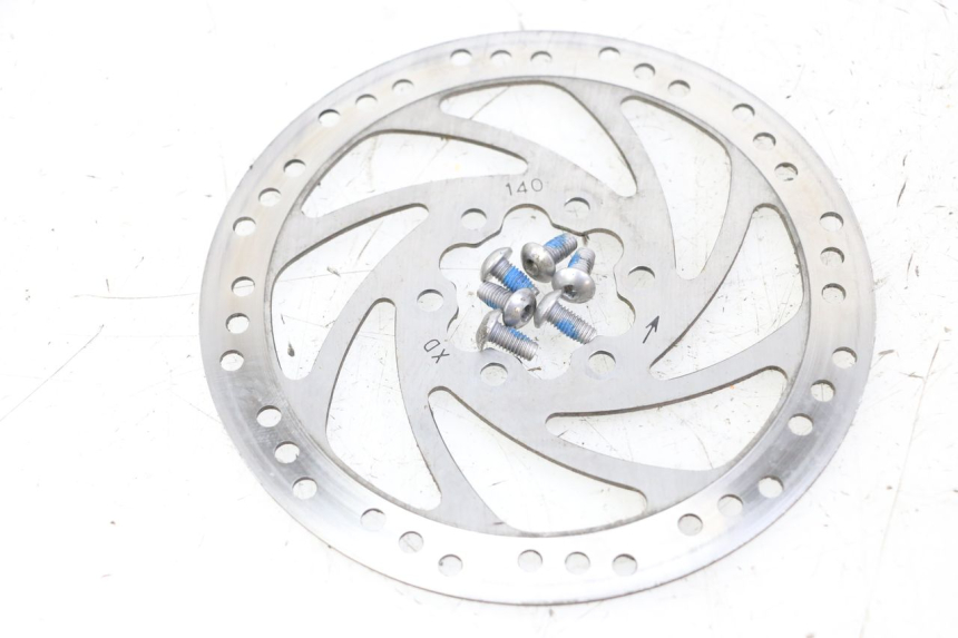 photo de DISCO FRENANTE POSTERIORE SEGWAY NINEBOT F40E 1 - Zoom sullo stato d'uso