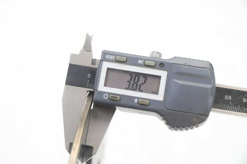 photo de DISCO FRENO POSTERIORE PEUGEOT SATELIS 125 (2013 - 2018) - Primo piano tecnico