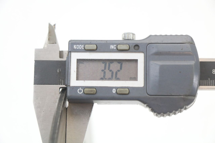 photo de DISCO FRENO ANTERIORE SUZUKI GN 125 (1997 - 2000) - Primo piano tecnico