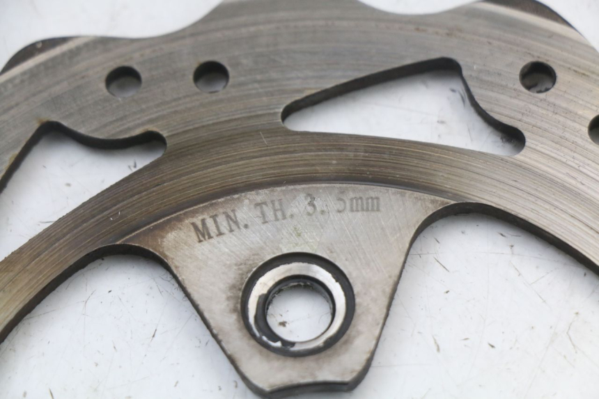 photo de DISCO FRENO ANTERIORE PEUGEOT KISBEE 4T 50 (2018 - 2022) - Primo piano tecnico