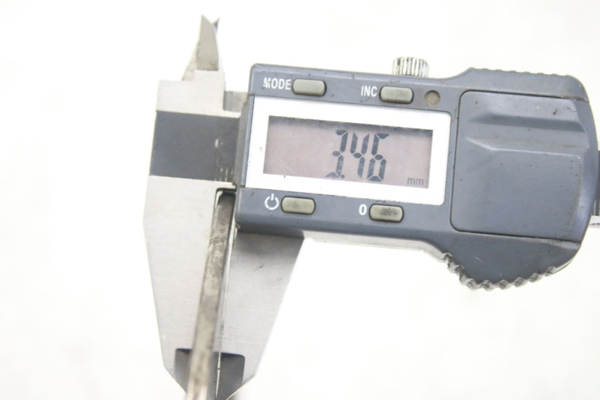 photo de DISCO FRENO ANTERIORE SUZUKI SMX SUPERMOTARD 50 (1996 - 2001) - Primo piano tecnico