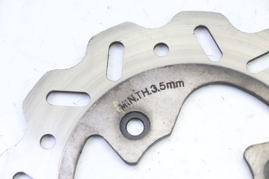 photo de DISCO FRENO ANTERIORE PEUGEOT STREETZONE I 2T 50 (2018 - 2020) - Primo piano tecnico