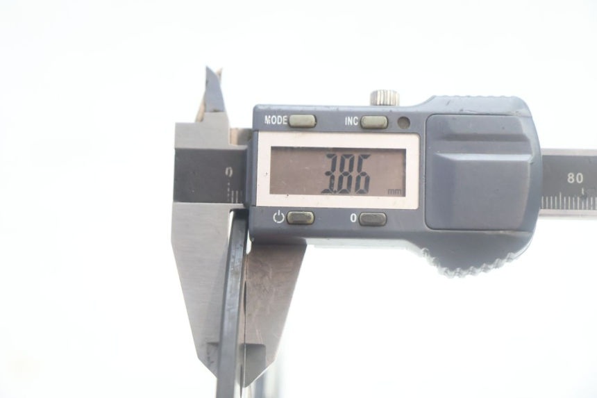 photo de DISCO FRENO ANTERIORE YAMAHA YP MAJESTY 125 (2007 - 2010) - Dettagli dei punti di fissaggio