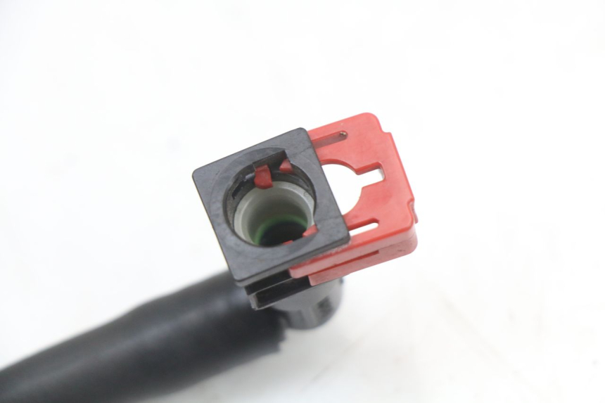 photo de TUBO INIETTORE KAWASAKI NINJA 400 (2018 - 2023) - Dettagli dei punti di fissaggio