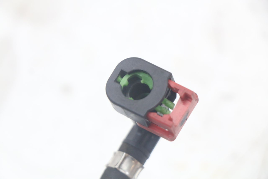 photo de TUBO INIETTORE YAMAHA XMAX X-MAX ABS 125 (2017 - 2020) - Primo piano tecnico