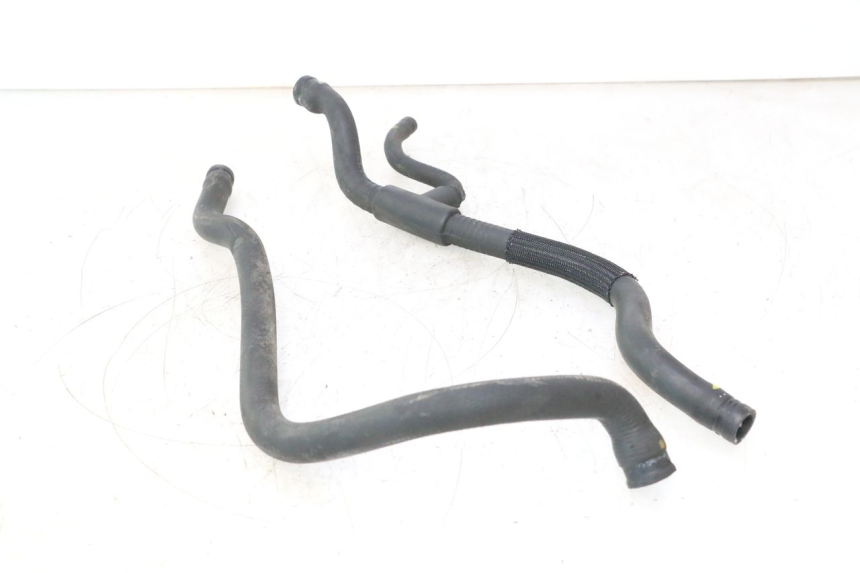 photo de Tubo del radiatore APRILIA ATLANTIC S 125 (2010 - 2013) - Zoom sullo stato d'uso