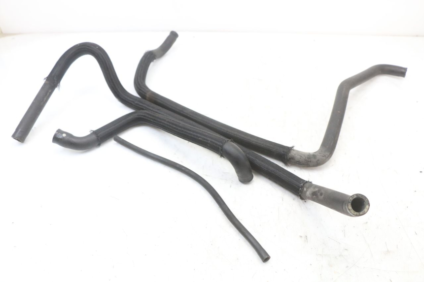 photo de TUBO RADIATORE SUZUKI BURGMAN 125 (2007 - 2014) - Vista principale