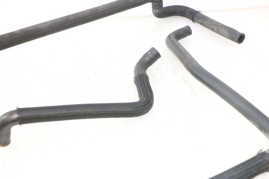 photo de TUBO RADIATORE SUZUKI BURGMAN 125 (2007 - 2014) - Primo piano tecnico
