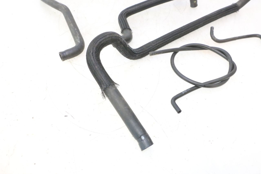 photo de TUBO RADIATORE SUZUKI BURGMAN 125 (2007 - 2014) - Dettaglio del componente