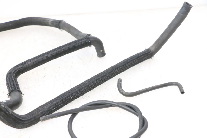 photo de TUBO RADIATORE SUZUKI BURGMAN 125 (2007 - 2014) - Altra angolazione