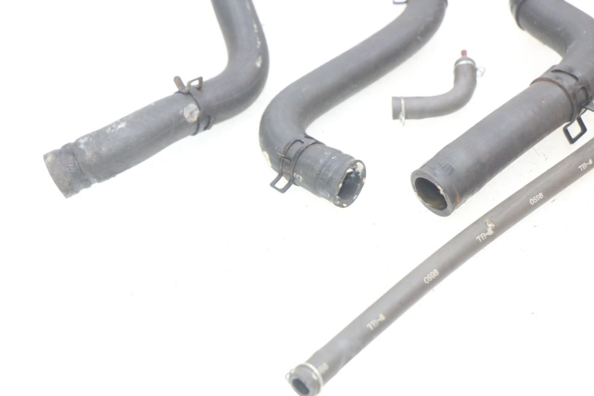 photo de TUBO DEL RADIATORE HONDA FES PANTHEON 2T 125 (1998 - 2002) - Zoom sullo stato d'uso