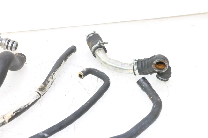 photo de TUBO RADIATORE GILERA GP 800 (2007 - 2013) - Altra angolazione