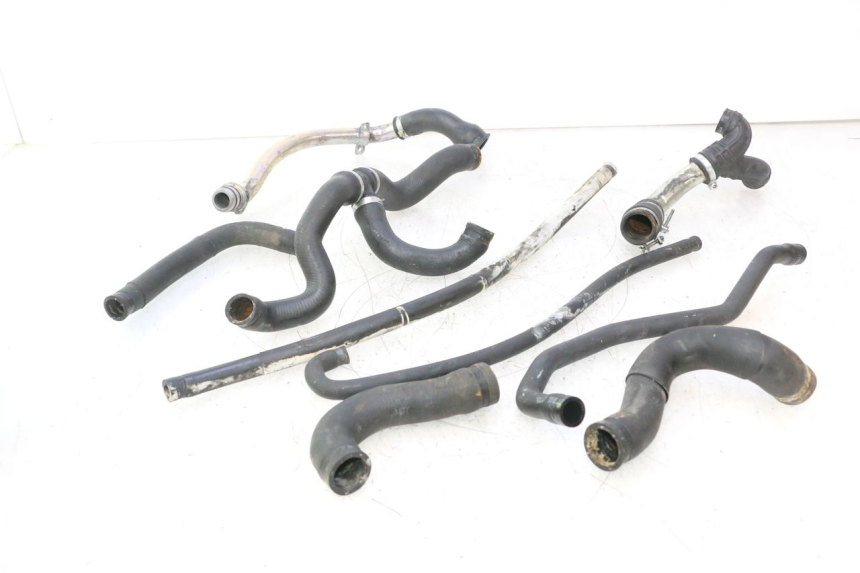 photo de TUBO RADIATORE GILERA GP 800 (2007 - 2013) - Primo piano tecnico