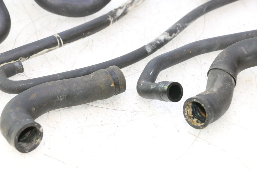 photo de TUBO RADIATORE GILERA GP 800 (2007 - 2013) - Dettagli dei punti di fissaggio