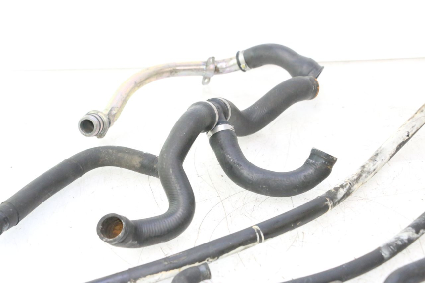 photo de TUBO RADIATORE GILERA GP 800 (2007 - 2013) - Stato della superficie e materiale