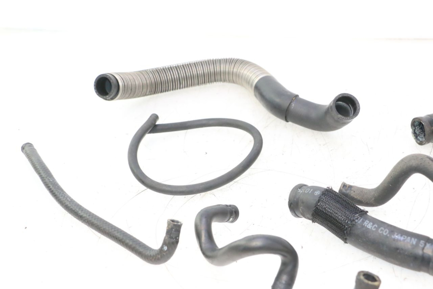 photo de TUBO DEL RADIATORE SUZUKI GSR 600 (2005 - 2012) - Zoom sullo stato d'uso