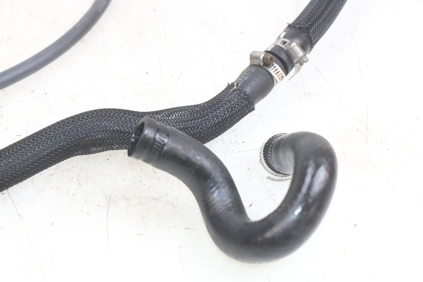 photo de TUBO DEL RADIATORE SYM GTS EFI 125 (2012 - 2016) - Altra angolazione