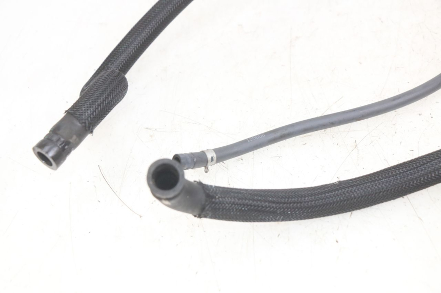 photo de TUBO DEL RADIATORE SYM GTS EFI 125 (2012 - 2016) - Primo piano tecnico