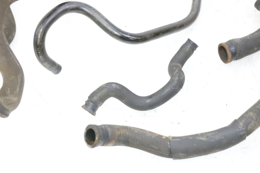 photo de TUBO RADIATORE PIAGGIO MP3 LT 300 (2010 - 2016) - Dettagli dei punti di fissaggio