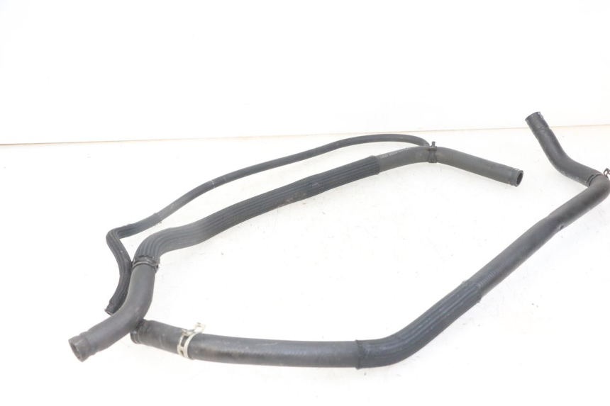 photo de Tubo del radiatore PEUGEOT SATELIS COMPRESSOR K15 125 (2006 - 2009) - Dettaglio del componente