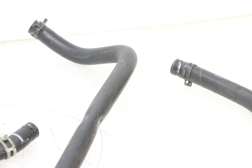 photo de Tubo del radiatore PEUGEOT SATELIS COMPRESSOR K15 125 (2006 - 2009) - Zoom sullo stato d'uso