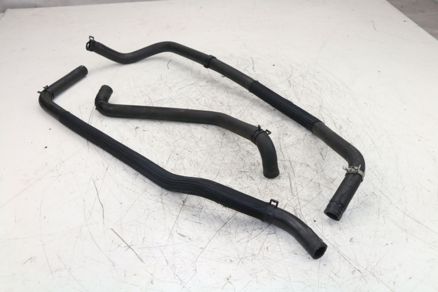 photo de Tubo del radiatore PEUGEOT SATELIS 125 (2010 - 2012) - Altra angolazione