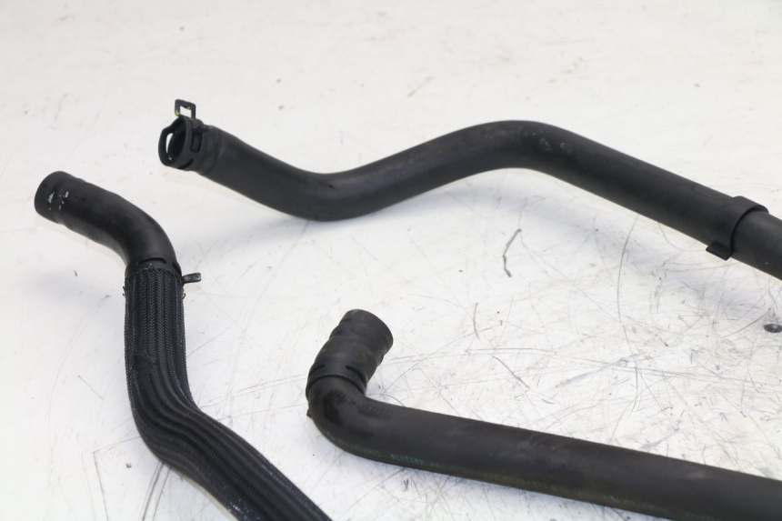 photo de Tubo del radiatore PEUGEOT SATELIS 125 (2010 - 2012) - Primo piano tecnico