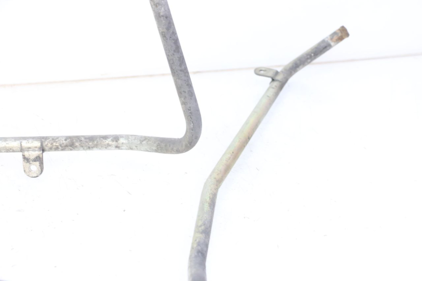 photo de TUBO DEL RADIATORE SUZUKI SIXTEEN 125 (2008 - 2010) - Primo piano tecnico