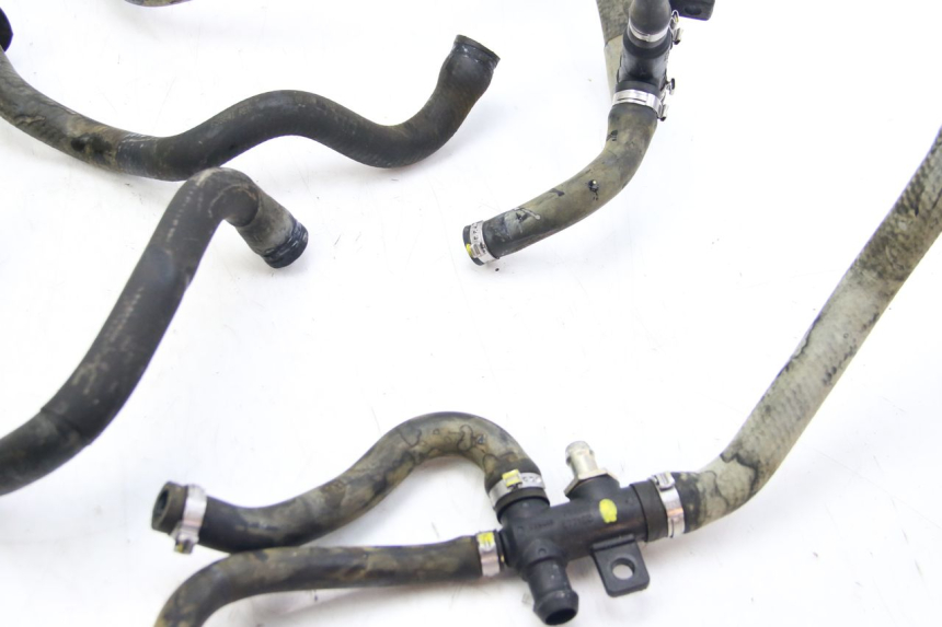 photo de TUBO DEL RADIATORE PIAGGIO VESPA GTS SUPER IE 125 (2009 - 2016) - Altra angolazione