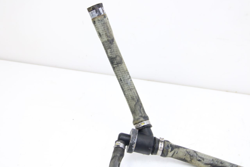 photo de TUBO DEL RADIATORE PIAGGIO VESPA GTS SUPER IE 125 (2009 - 2016) - Stato della superficie e materiale