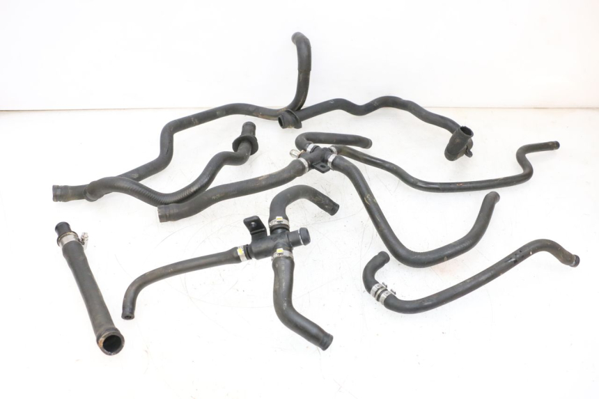 photo de TUBO DEL RADIATORE PIAGGIO VESPA GTS SUPER IE 125 (2009 - 2016) - Vista principale