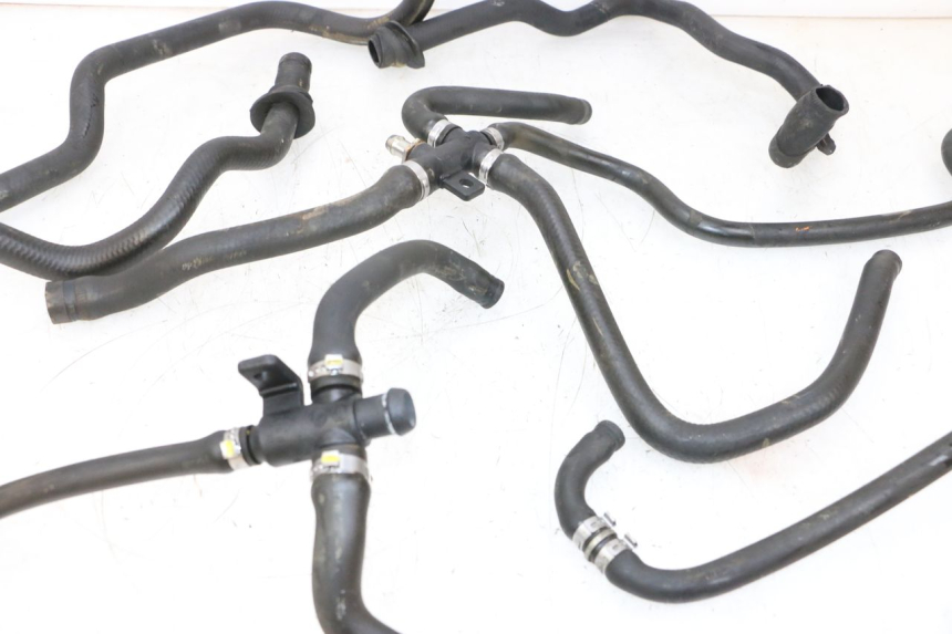 photo de TUBO DEL RADIATORE PIAGGIO VESPA GTS SUPER IE 125 (2009 - 2016) - Dettaglio del componente