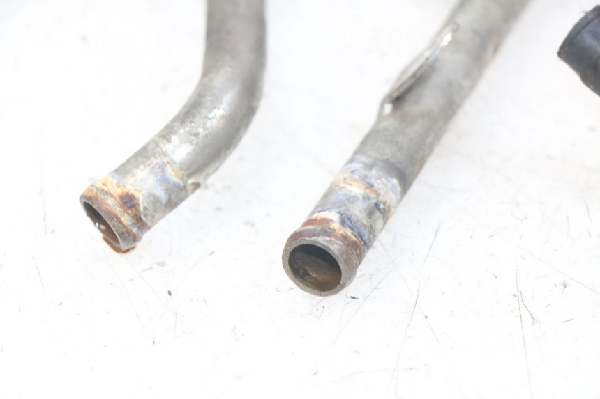 photo de TUBO DEL RADIATORE YAMAHA XMAX X-MAX 125 (2006 - 2009) - Primo piano tecnico