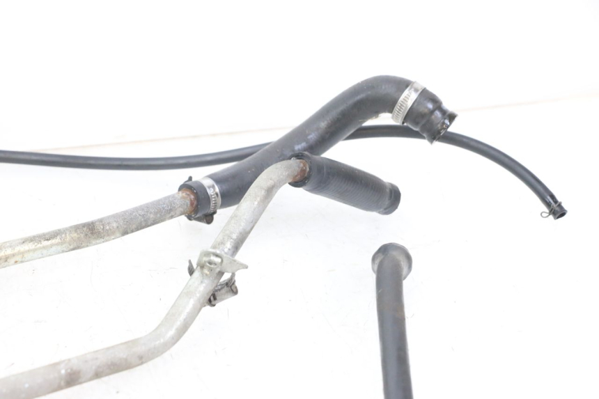 photo de TUBO DEL RADIATORE YAMAHA XMAX X-MAX 125 (2006 - 2009) - Zoom sullo stato d'uso