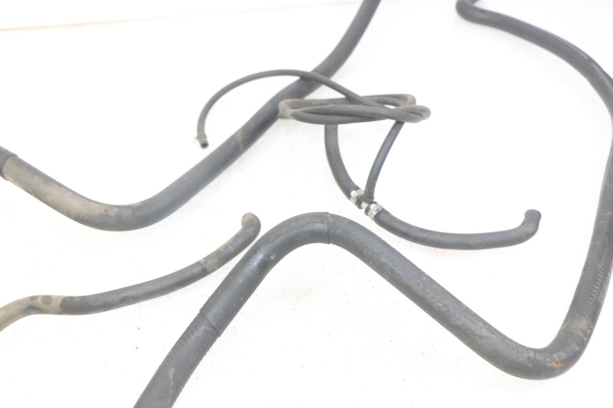 photo de TUBO DEL RADIATORE PIAGGIO X9 125 (2000 - 2003) - Primo piano tecnico