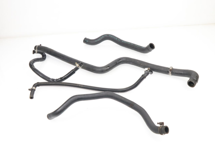photo de Tubo del radiatore KYMCO XCITING 500 (2007 - 2010) - Zoom sullo stato d'uso