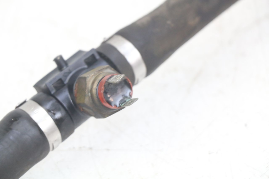 photo de TUBO DEL RADIATORE PIAGGIO XEVO - X EVO 125 (2007 - 2017) - Zoom sullo stato d'uso