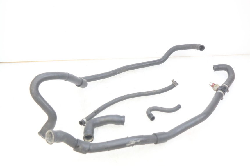 photo de TUBO DEL RADIATORE PIAGGIO XEVO - X EVO 125 (2007 - 2017) - Zoom sullo stato d'uso