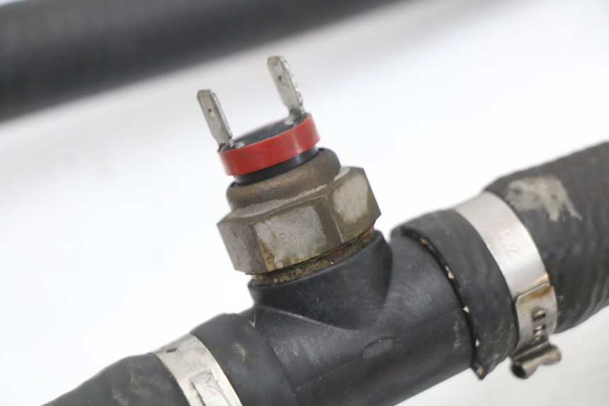 photo de TUBO DEL RADIATORE PIAGGIO XEVO - X EVO 125 (2007 - 2017) - Primo piano tecnico