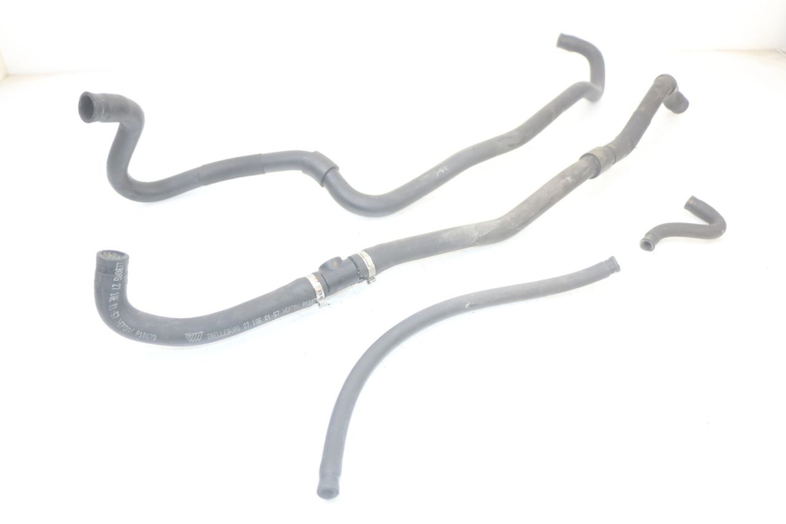 photo de TUBO DEL RADIATORE PIAGGIO XEVO - X EVO 125 (2007 - 2017) - Vista principale