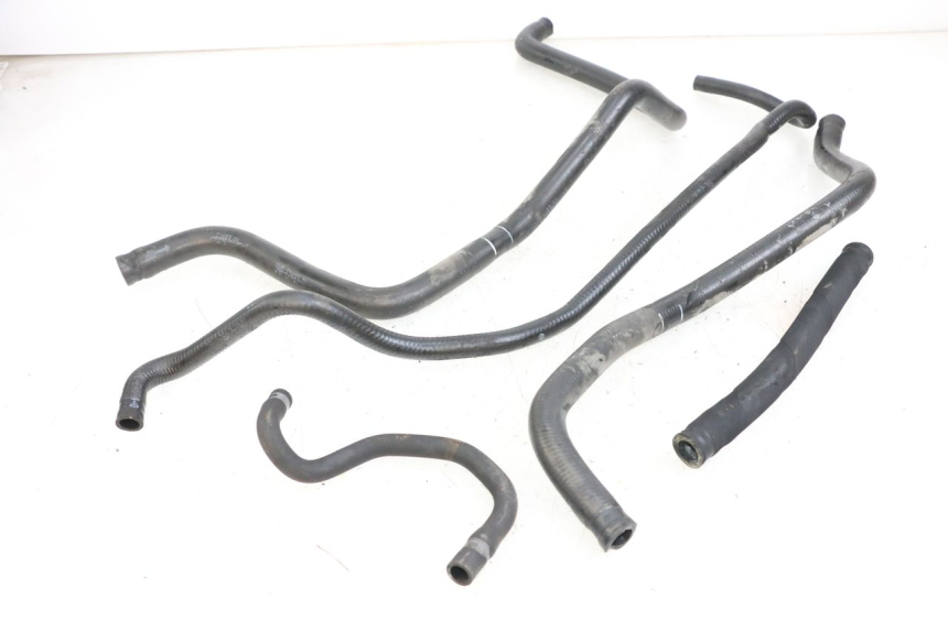 photo de TUBO DEL RADIATORE YAMAHA YP MAJESTY 125 (2002 - 2006) - Vista principale