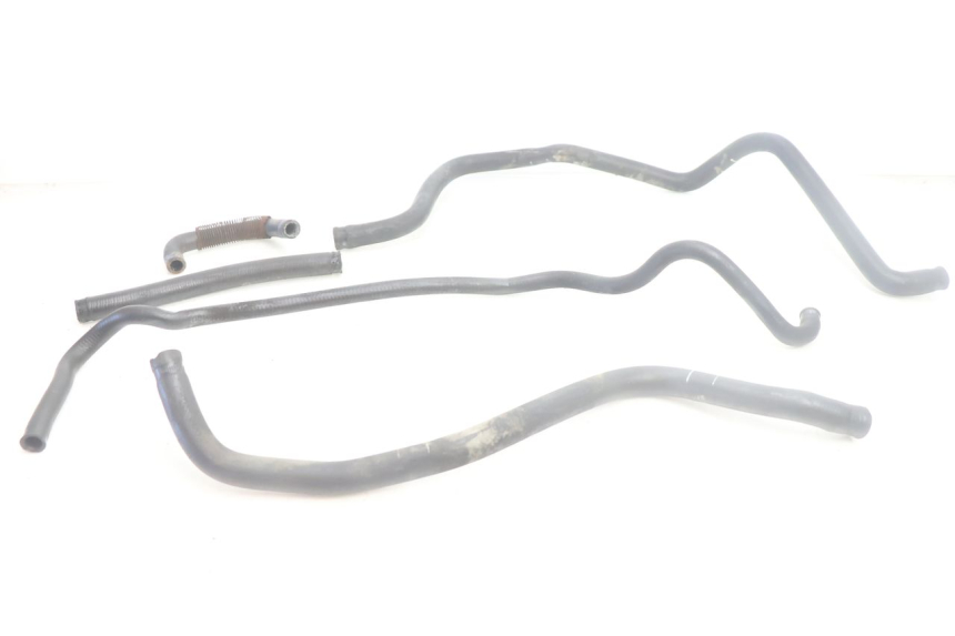 photo de TUBO DEL RADIATORE YAMAHA YP MAJESTY 125 (2002 - 2006) - Vista principale