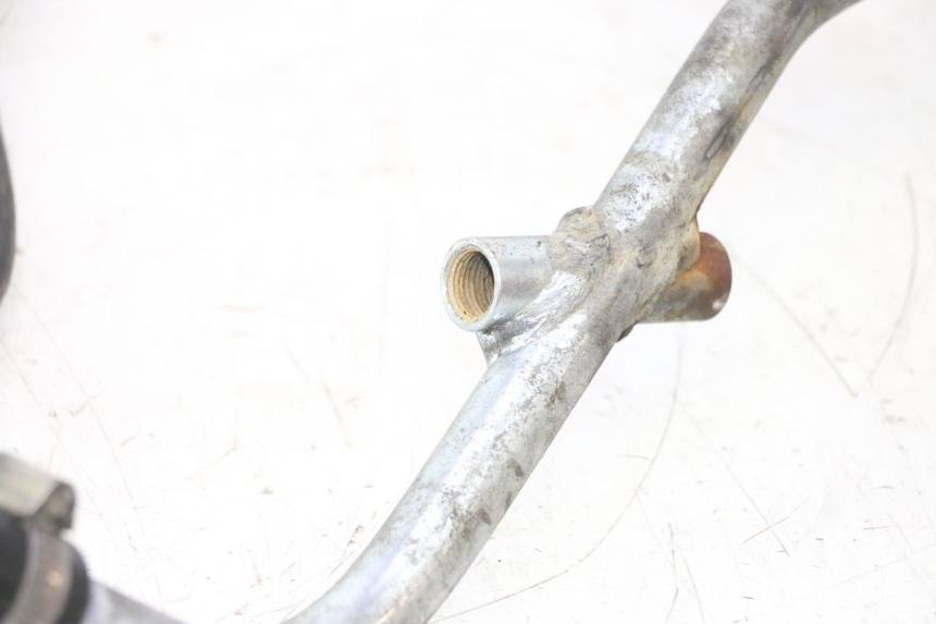 photo de TUBO RADIATORE YAMAHA YP MAJESTY 125 (1998 - 2001) - Dettagli dei punti di fissaggio