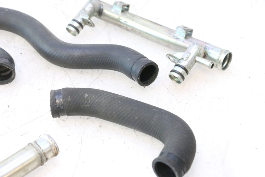 photo de TUBO DEL RADIATORE KAWASAKI ZZR 600 (1995 - 2004) - Zoom sullo stato d'uso
