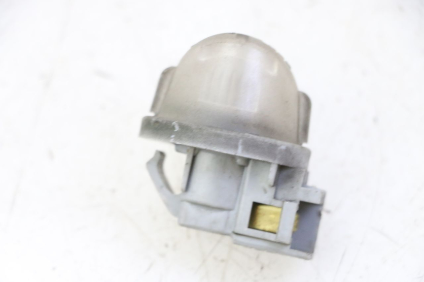 photo de ILLUMINAZIONE TARGA SUZUKI BURGMAN 125 (2007 - 2014) - Zoom sullo stato d'uso