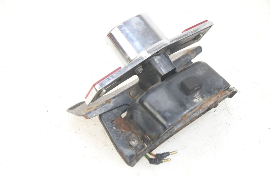 photo de ILLUMINAZIONE TARGA HONDA CA REBEL 125 (1995 - 2001) - Dettagli dei punti di fissaggio