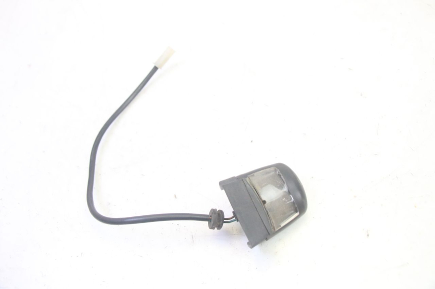 photo de ILLUMINAZIONE TARGA PEUGEOT ELYSEO 125 (1999 - 2004) - Zoom sullo stato d'uso