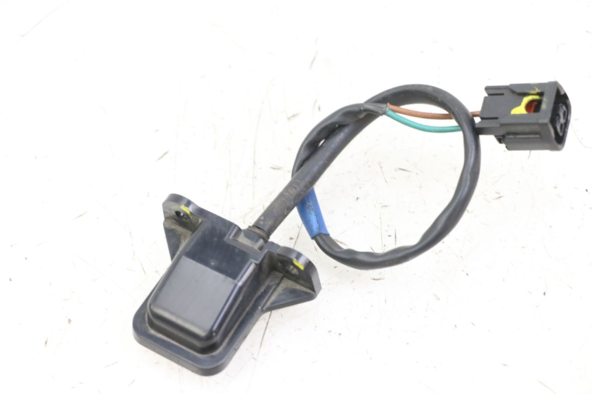 photo de LUCE TARGA HONDA FORZA 125 (2021 - 2025) - Altra angolazione