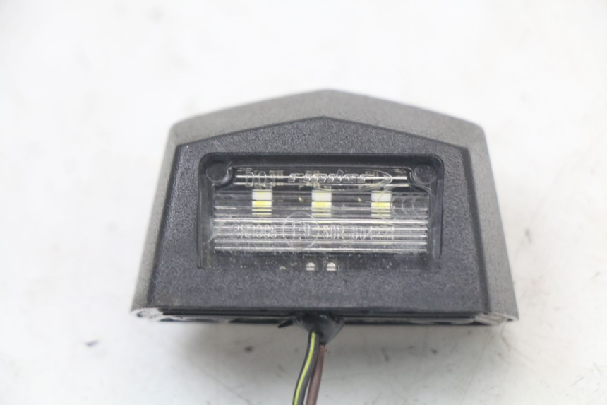 photo de LUCE TARGA HUSQVARNA SVARTPILEN 401 (2018 - 2023) - Zoom sullo stato d'uso